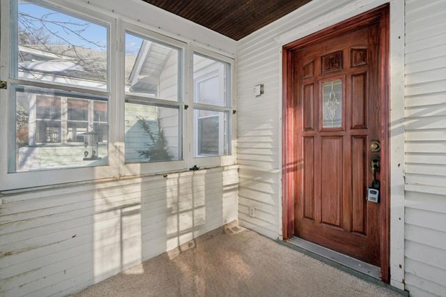 802 Howell Street N, Saint Paul, MN 55104