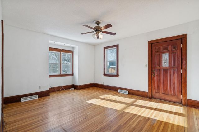 802 Howell Street N, Saint Paul, MN 55104