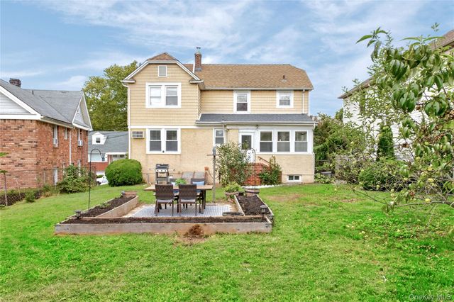 12 Pulaski Place, Port Washington, NY 11050