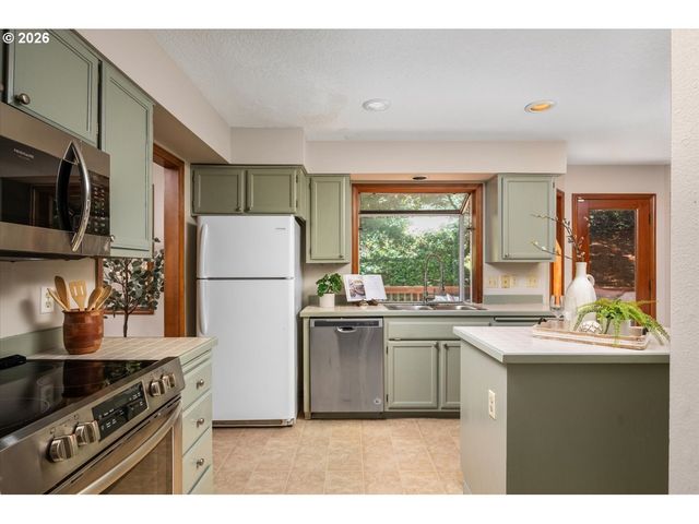6667 APOLLO Rd, West Linn, OR 97068