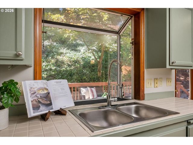 6667 APOLLO Rd, West Linn, OR 97068