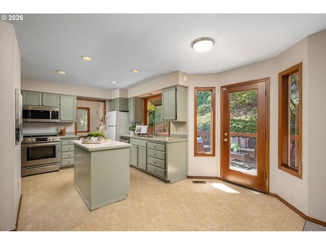 6667 APOLLO Rd, West Linn, OR 97068