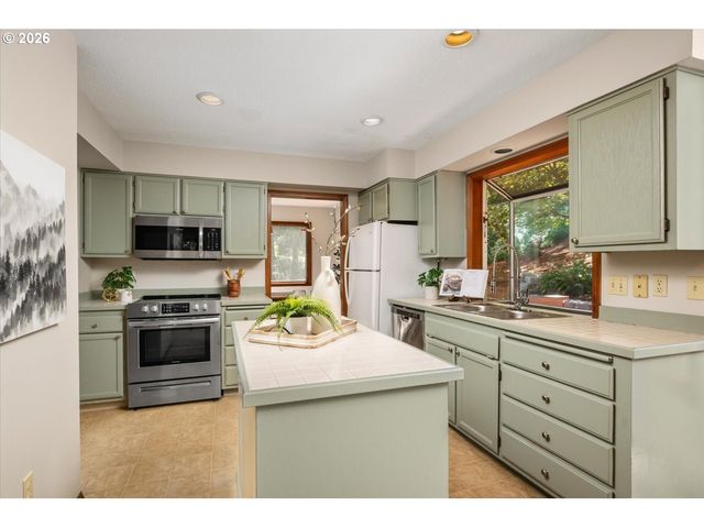 6667 APOLLO Rd, West Linn, OR 97068