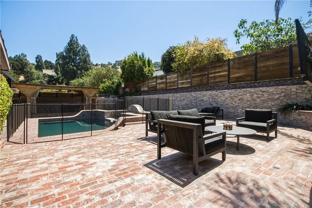 3184 Dona Sarita Place, Studio City, CA 91604