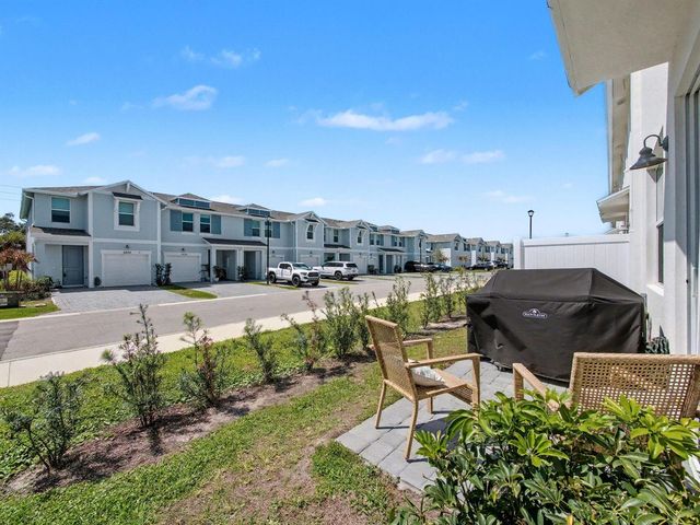 5747 SE Edgewater Circle, Stuart, FL 34997