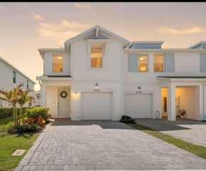 5747 SE Edgewater Circle, Stuart, FL 34997