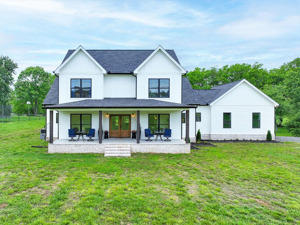 4023 Foxfield Dr, Columbia, TN 38401