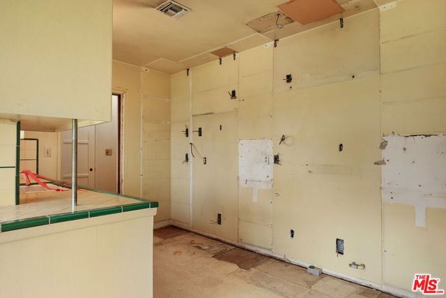 7001 Bianca Avenue, Van Nuys, CA 91406