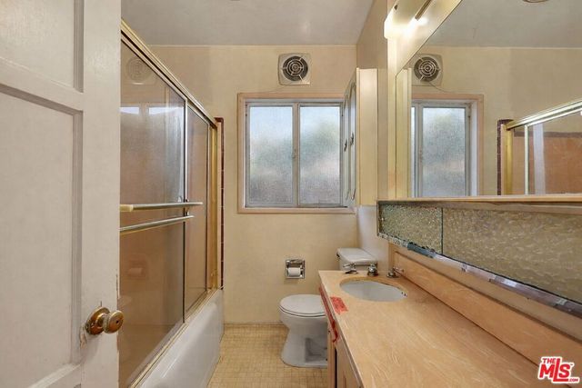 7001 Bianca Avenue, Van Nuys, CA 91406