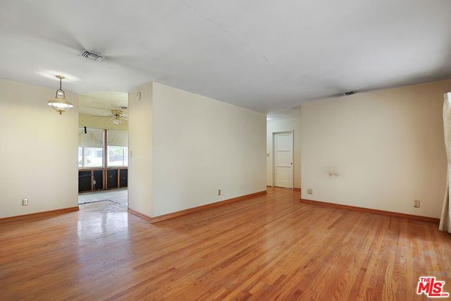 7001 Bianca Avenue, Van Nuys, CA 91406