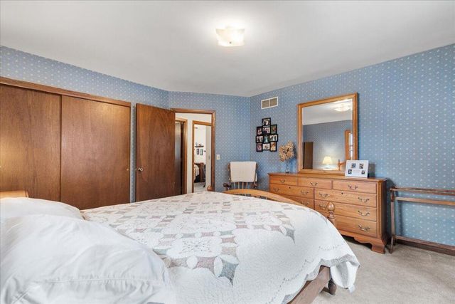 532 S 18th AVENUE, West Bend, WI 53095