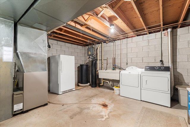 532 S 18th AVENUE, West Bend, WI 53095