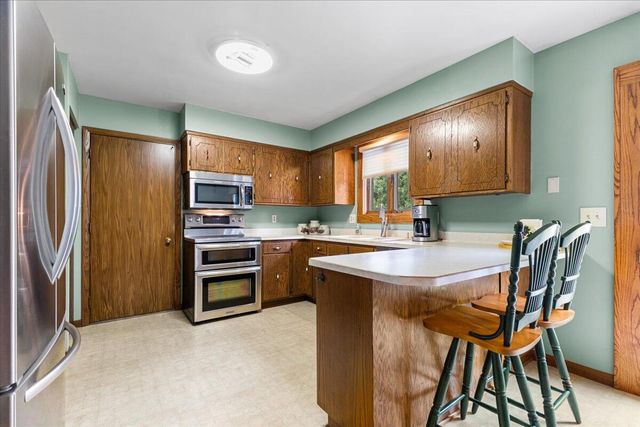 532 S 18th AVENUE, West Bend, WI 53095