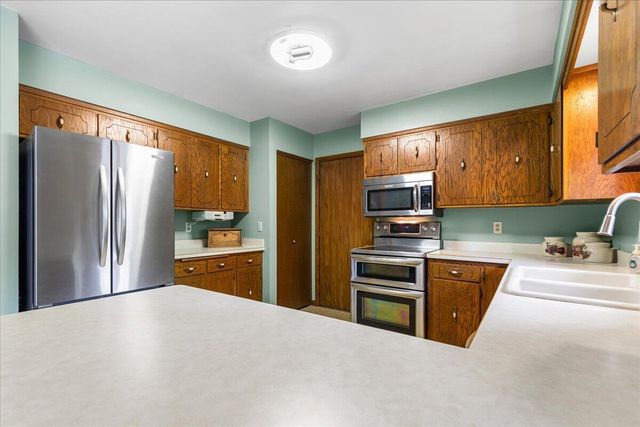 532 S 18th AVENUE, West Bend, WI 53095