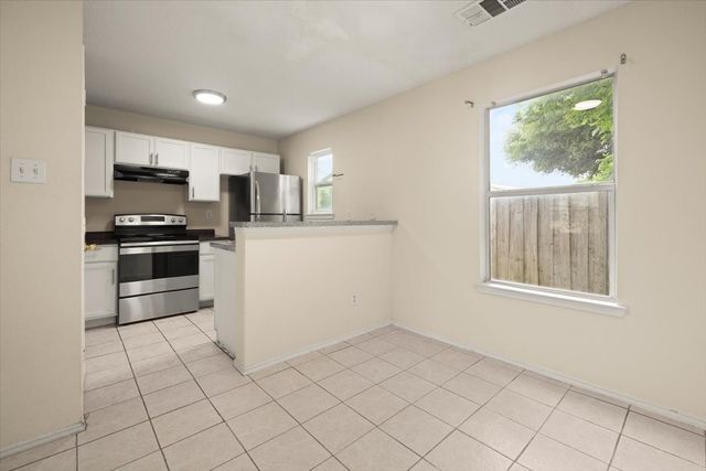 714 Jalisco Plaza, Dallas, TX 75211