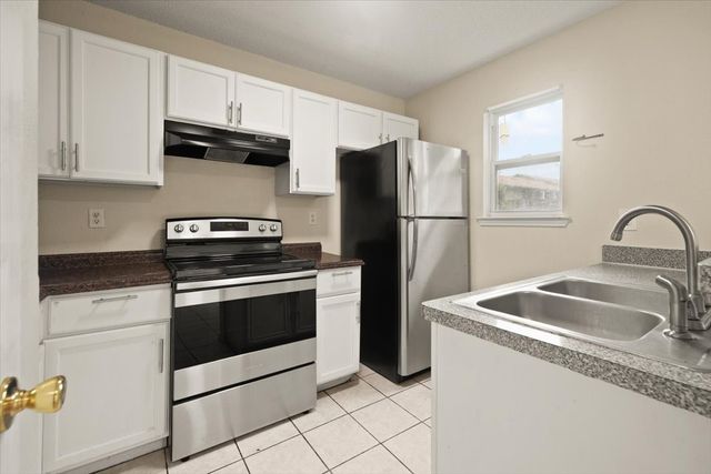 714 Jalisco Plaza, Dallas, TX 75211