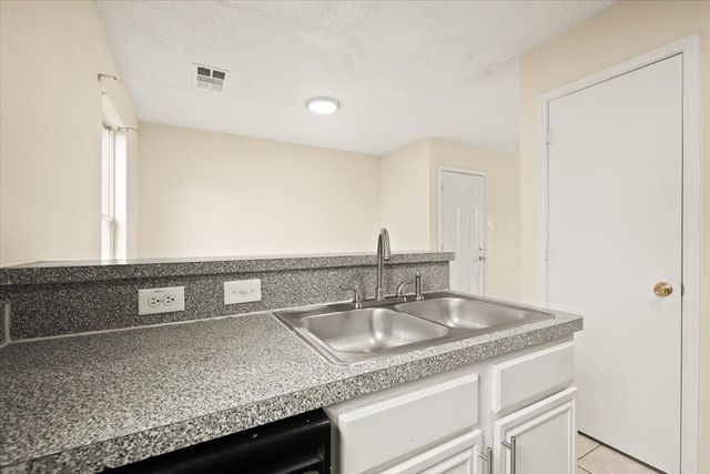 714 Jalisco Plaza, Dallas, TX 75211