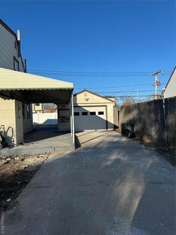 11 Blue Spruce Road, Levittown, NY 11756