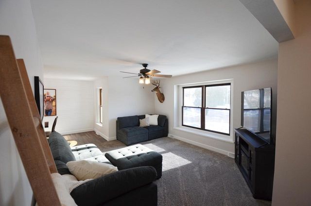 421 Meadow LANE, Eagle, WI 53119