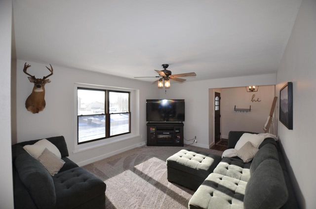 421 Meadow LANE, Eagle, WI 53119