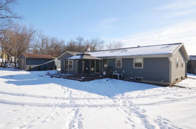 421 Meadow LANE, Eagle, WI 53119