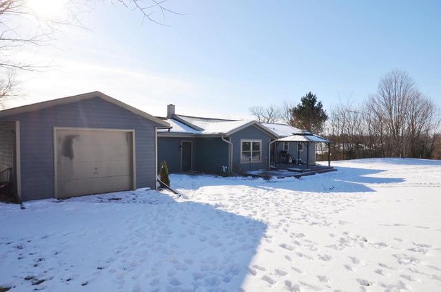 421 Meadow LANE, Eagle, WI 53119