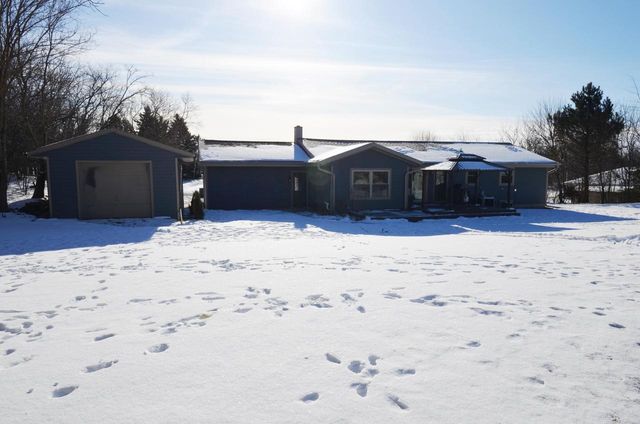 421 Meadow LANE, Eagle, WI 53119