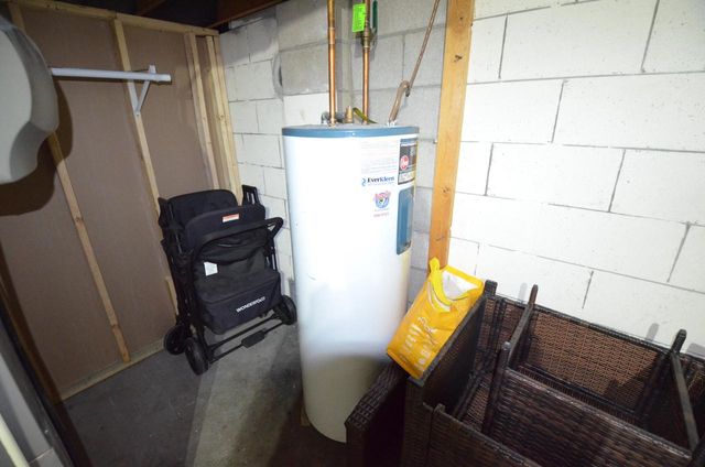 421 Meadow LANE, Eagle, WI 53119