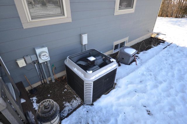 421 Meadow LANE, Eagle, WI 53119