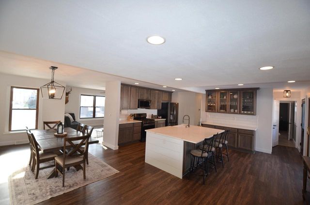 421 Meadow LANE, Eagle, WI 53119