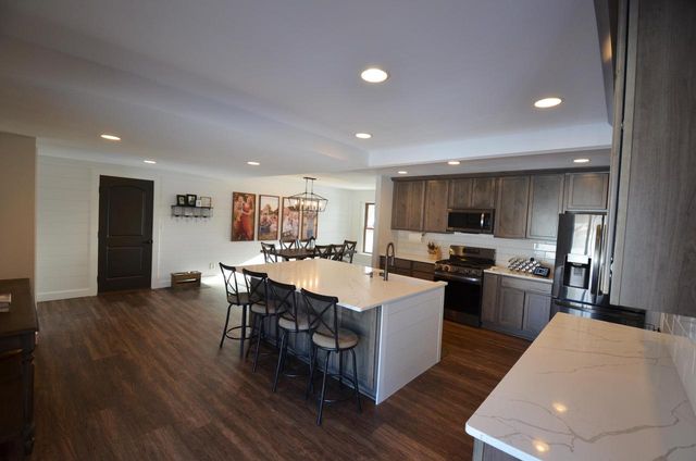 421 Meadow LANE, Eagle, WI 53119