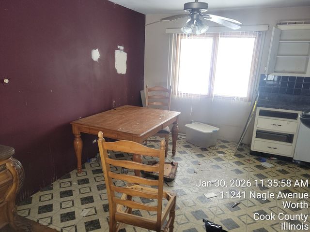 11241 S Nagle Avenue, Worth, IL 60482