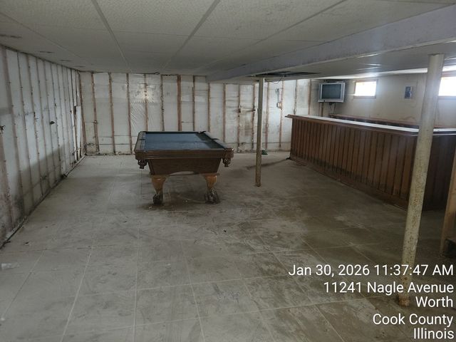 11241 S Nagle Avenue, Worth, IL 60482