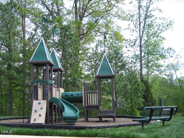 211 Chateau Place, Chapel Hill, NC 27516