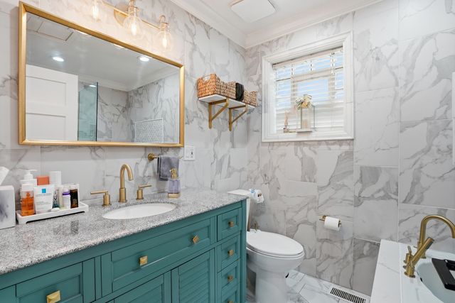 1900 N Kenneth Avenue, Chicago, IL 60639