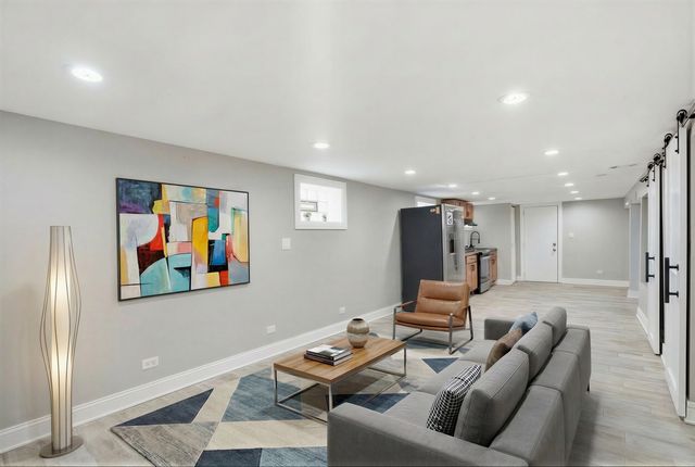 1900 N Kenneth Avenue, Chicago, IL 60639