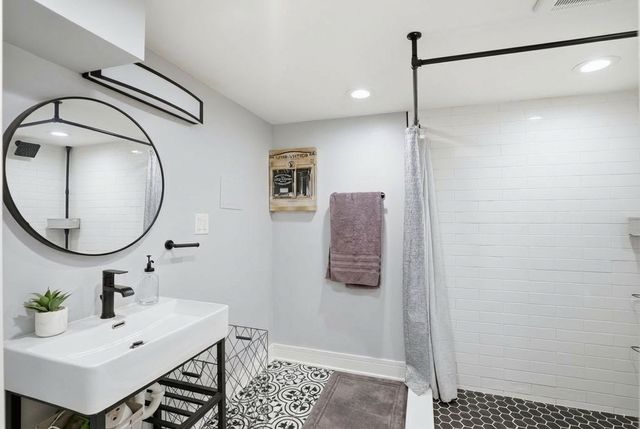 1900 N Kenneth Avenue, Chicago, IL 60639