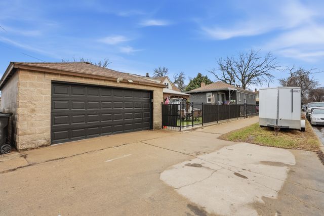 1900 N Kenneth Avenue, Chicago, IL 60639