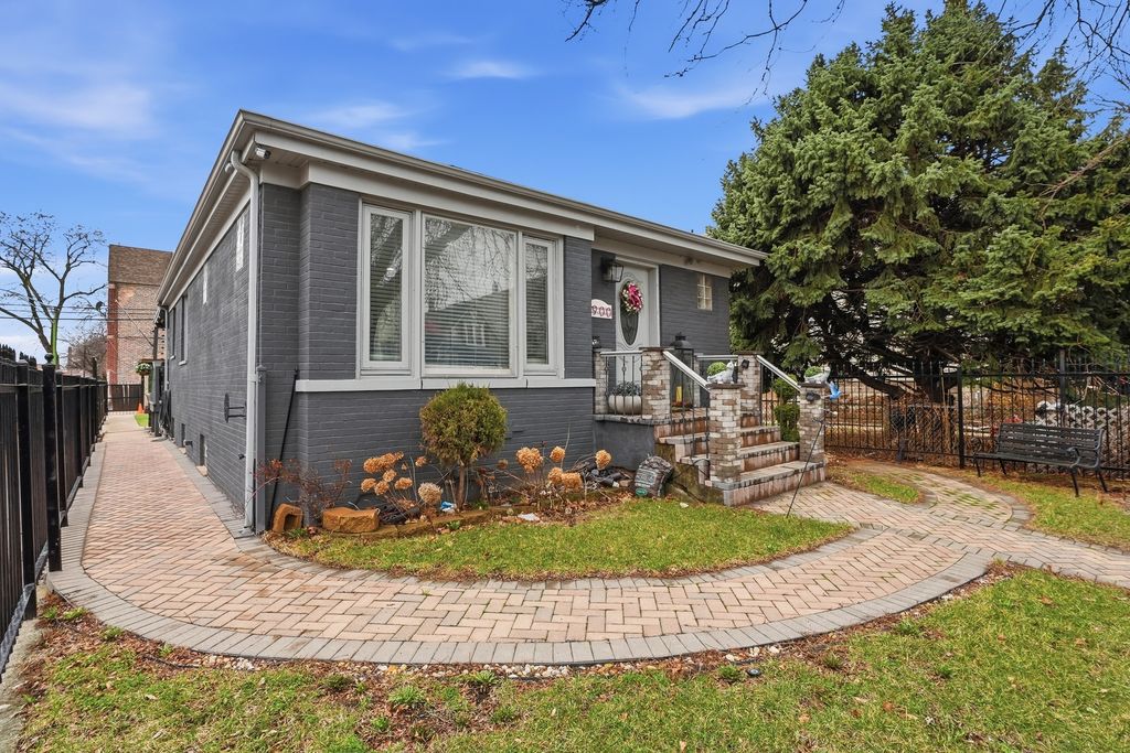 1900 N Kenneth Avenue, Chicago, IL 60639