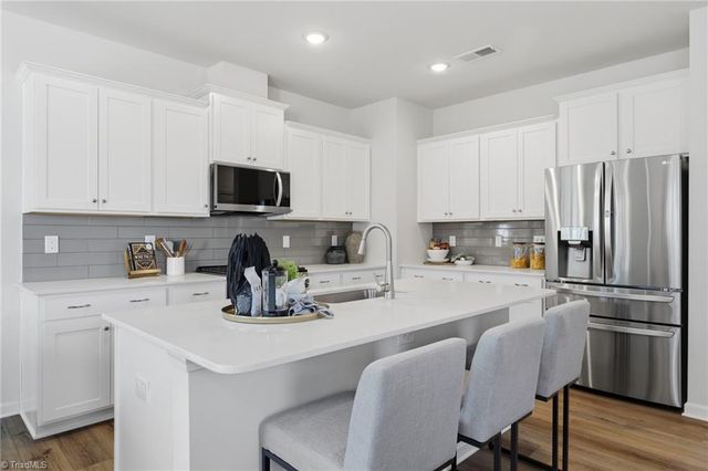 1872 Pheasant Trace Circle, Kernersville, NC 27284