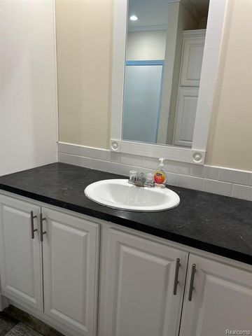 1698 Solo Lane, Newport, MI 48166