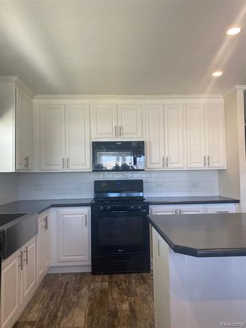 1698 Solo Lane, Newport, MI 48166