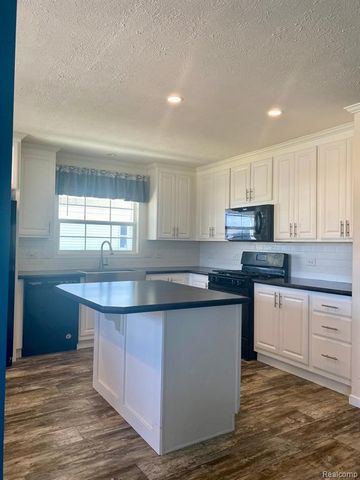 1698 Solo Lane, Newport, MI 48166