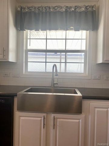 1698 Solo Lane, Newport, MI 48166