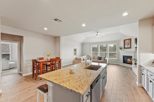 2231 Bright Sunrise Trail, Fresno, TX 77545