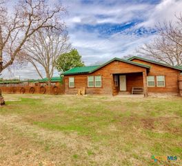 231 N State Highway 95, Yoakum, TX 77995
