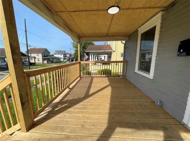 1049 Adams St, New Castle, PA 16101