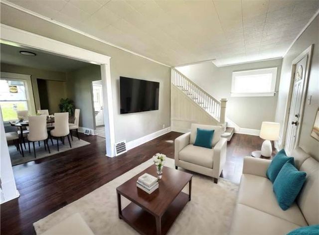 1049 Adams St, New Castle, PA 16101