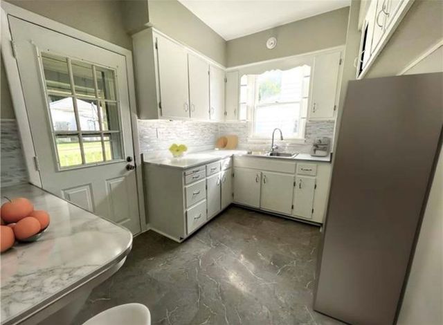 1049 Adams St, New Castle, PA 16101