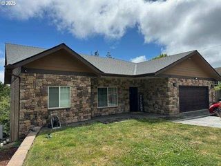 1118 S 11TH St, Coos Bay, OR 97420